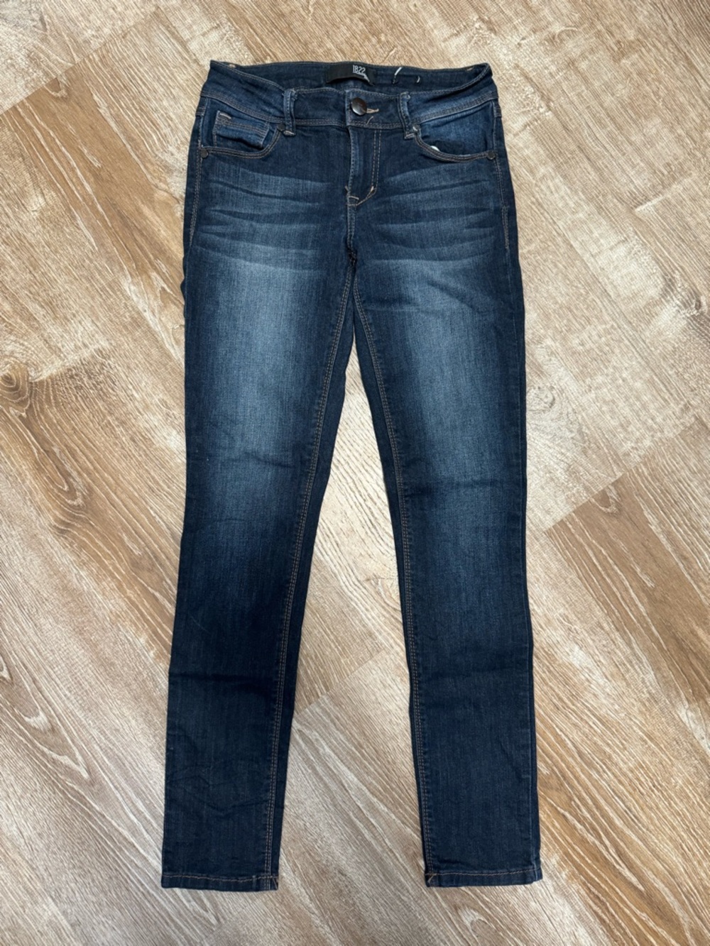 Dark Wash Women's Skinny Jeans - 1822